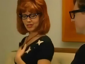  2004. Bauchmuskeln. Schauspielerin. Babe. Beverly Lynne. Titte.