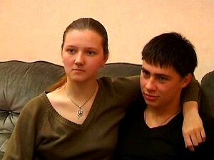 Јебана у догги на софи