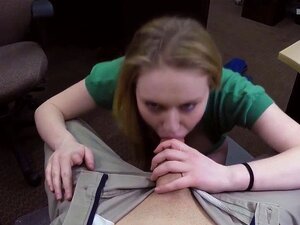 Knackige Amateur-Schönheit verwöhnt einen Pfandleiher mit einem