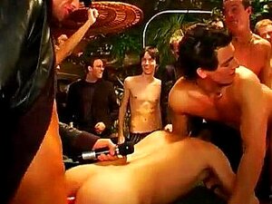 College-Junge unbeschnittene kostenlose Gay-Porno-Gangsta-Soiree ist