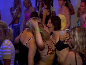 Die Leute ficken im ganzen Club. Die Leute im ganzen Club wurden wild