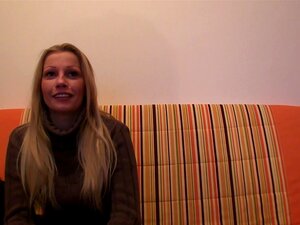 PublicAgent Video-Szene. Lucie, ich habe mit meiner neuen Nachbarin