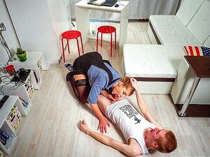 Sexy Dozentin zeigt, wie sie Englisch und Sex in Perfektion weiß