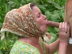 Oma anal im Freien ficken,