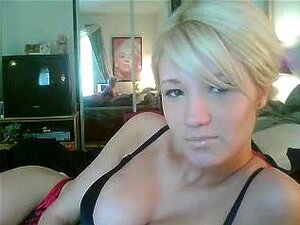 Amateur spürt das Innere ihres Arsches, anale Lust ist das bevorzugte