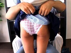 Sexy Tussi zieht sich für echten Hardcore-Fickakt an