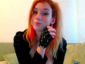 Bystig rödhårig sötnos gör en show