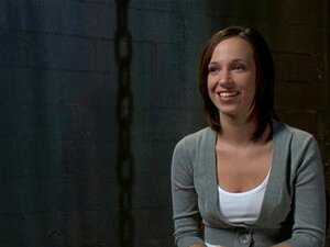 Böse öffentliche Bestrafung. Süße Süße muss ihre rassige