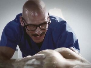 Tätowierte Polizei-Babe Gia Dimarco Hardcore-Massage
