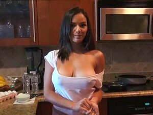 Shae Summers selbstgemachter Porno, der ihre Beine weit spreizt. Wenn