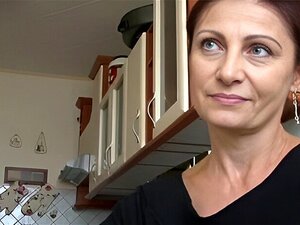 Upplev det ultimata nöjet med vår förföriska styvmor över 40 år.