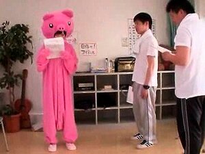 18-годишња девојка јебе се са великим