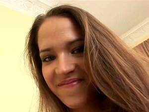 Силви Делуксова длакава пичка добија