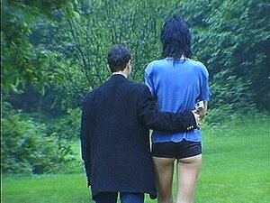 große Milf im Park eines Schlosses gefickt (teil 1 von 2)