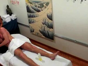 Права азијска масерка размазује