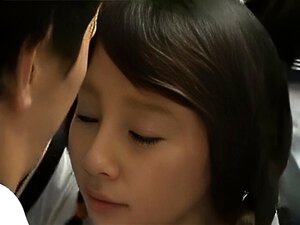 Upplev den förföriska attraktionen hos en japansk skönhet när hon