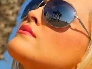 Alexis Texas esittelee kuuman perseensä