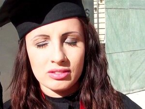 Süße gibt einen Blowjob für Geld auf dem Balkon POV. Brünette