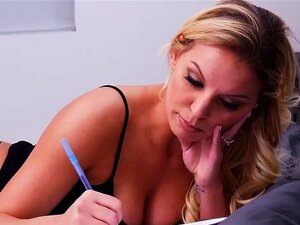 Бела риба Kenzie Taylor добија батине по