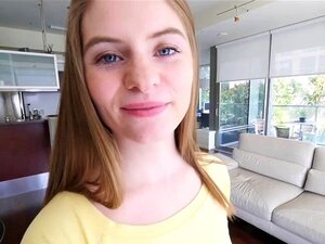 Alice March kut doggystyle geneukt door stiefbroer. Stiefstiefbroer is