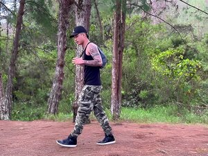 Verloren im Wald - ich ficke einen mageren geilen Fremden - Danner