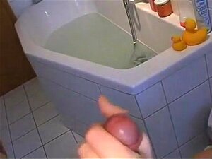 sucer la bite de son demi-frère, pas de place - pour plus de vidéos