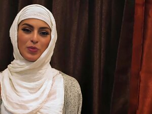 Erlebe die wildeste Duschparty mit einer exotischen Braut, die es