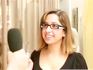 Cfnm-Wichser überrascht Mädchen in der Umkleidekabine