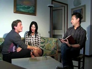 Mutter Angela schlägt ihren Sohn