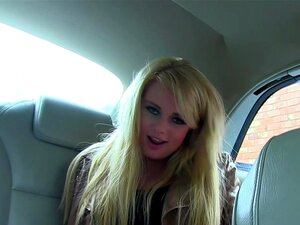 Bonnie D - Pissing In Public - PornXn, Zgodna plavuša voli biti