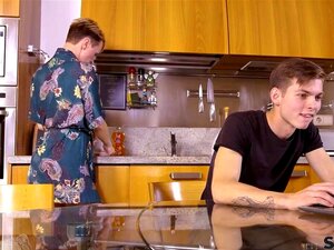 SHAME4K. Sex mit der Stiefmutter, die ich gerne ficken würde, ist ein