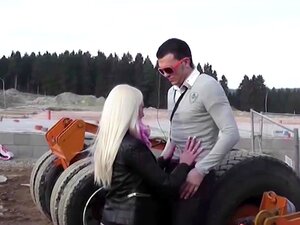 Perfekte Stiefschwester wird draußen von deutschem Stiefbruder