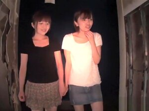 Wunderschöne asiatische Camgirl zieht eine sexy Cam-Tease an