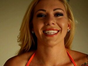 Wirklich heiße Blondine gegen Schwanz