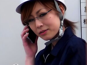 Erlebe den Nervenkitzel einer asiatischen Chef-Schönheit, die ihre