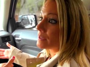 Reife Dame hat nichts dagegen zu ficken. Reife, geile Dame hat