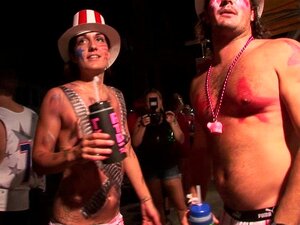 nackt in den straßen von key west florida für das jährliche fantasy