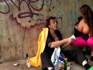 La matrigna tedesca che mi piacerebbe scopare con delle tette grandi e