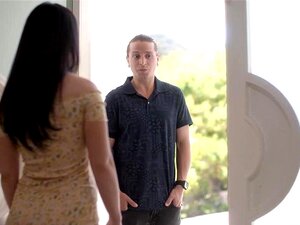 Сисата бринета милф жели да је