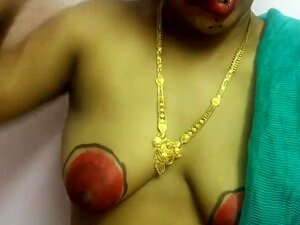 Tamil Aunty Stripping Show, reife tamilische Tante Jaya blitzt ein