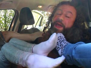 Das erste Mal von Valeria - Fußdominanz im Auto