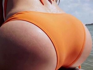 Nikki Benz wird am Meer in ihre Muschi und Titten gefickt. Schau dir