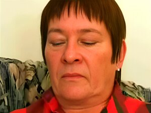 Entdecke die unwiderstehliche Anziehungskraft einer reifen Oma, die