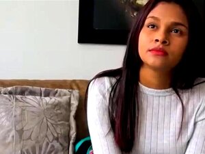 W tym niestandardowym wideo, Leżę w moim łóżku dla czystej