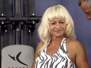 Sexy Muskelmutter braucht einen harten Fick