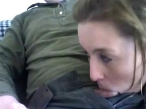 Stiefvater-Mädchen lutscht seinen fetten Schwanz. Amateurvideo von