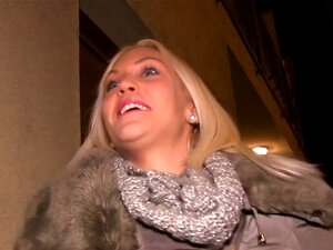 Fejk offentlig agent knullar blond POV. Fejk offentlig agent betalar