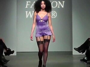 Sexig stängning Runway Fashion Show,