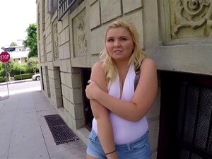 Großarschige süße Amateurin lutscht und fickt 4 Kohle in POV