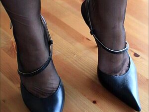 Sperma auf Sekretärinnen, Slingback Heels und Strümpfen